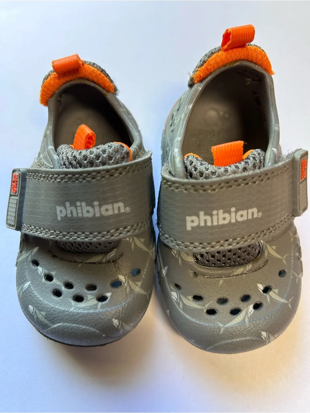 Stride Rite Made 2 Play Phibian Grey Shark baby Water sneakers Size 3M